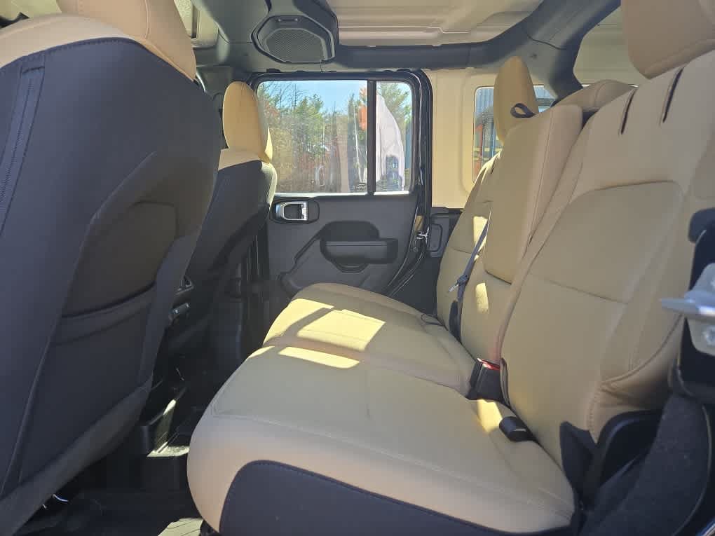 Used 2023 Jeep Wrangler Unlimited w/ Cold Weather Group AWD/4WD image 34