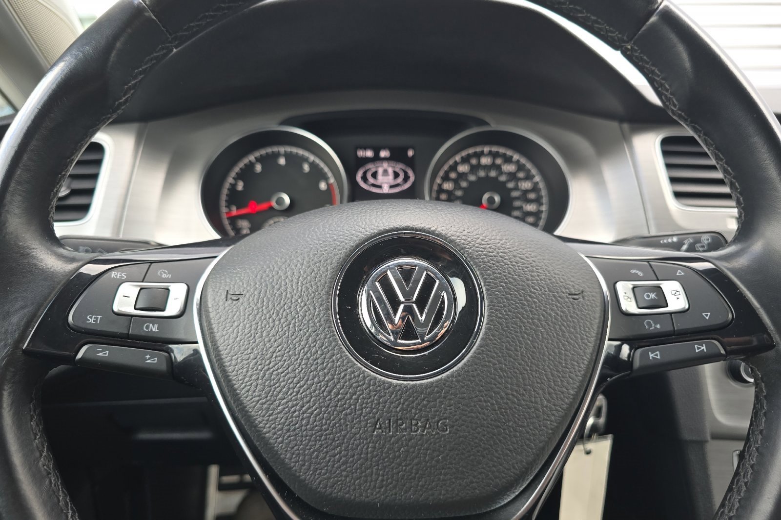 Used 2017 Volkswagen Golf S image 24