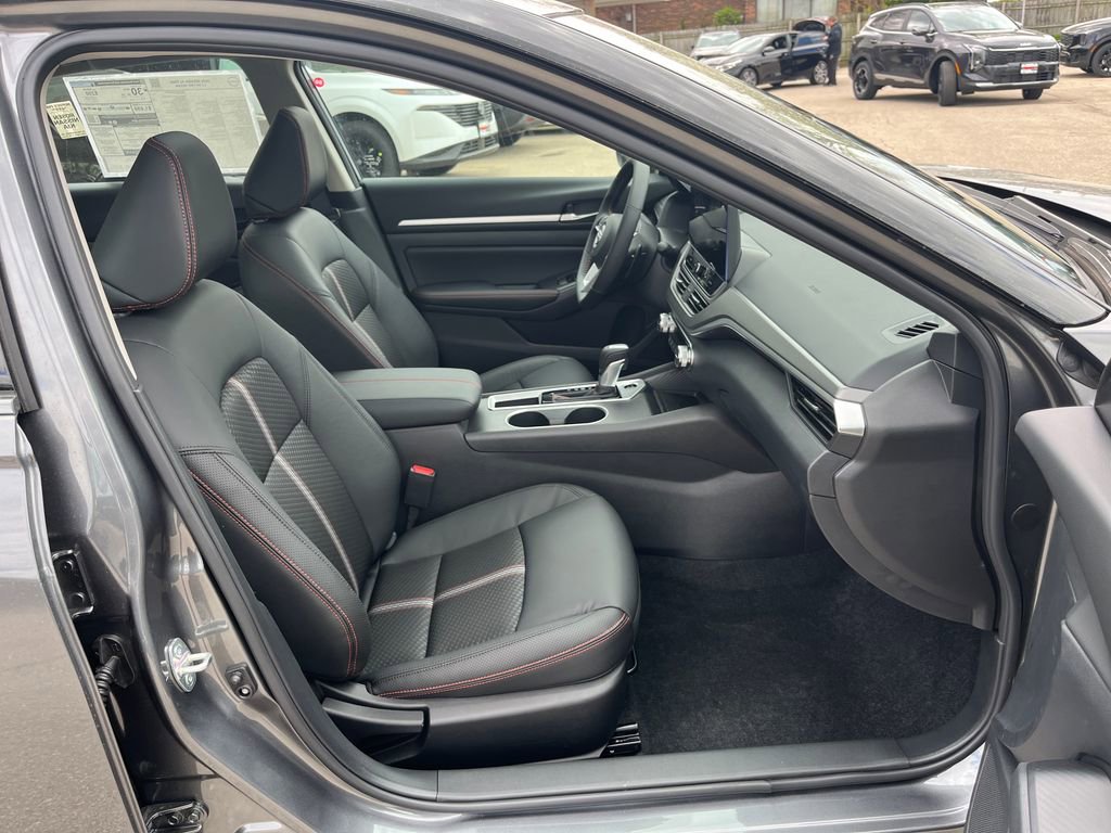 New 2026 Nissan Altima 2.5 SR w/ SR Midnight Edition Package FWD image 16