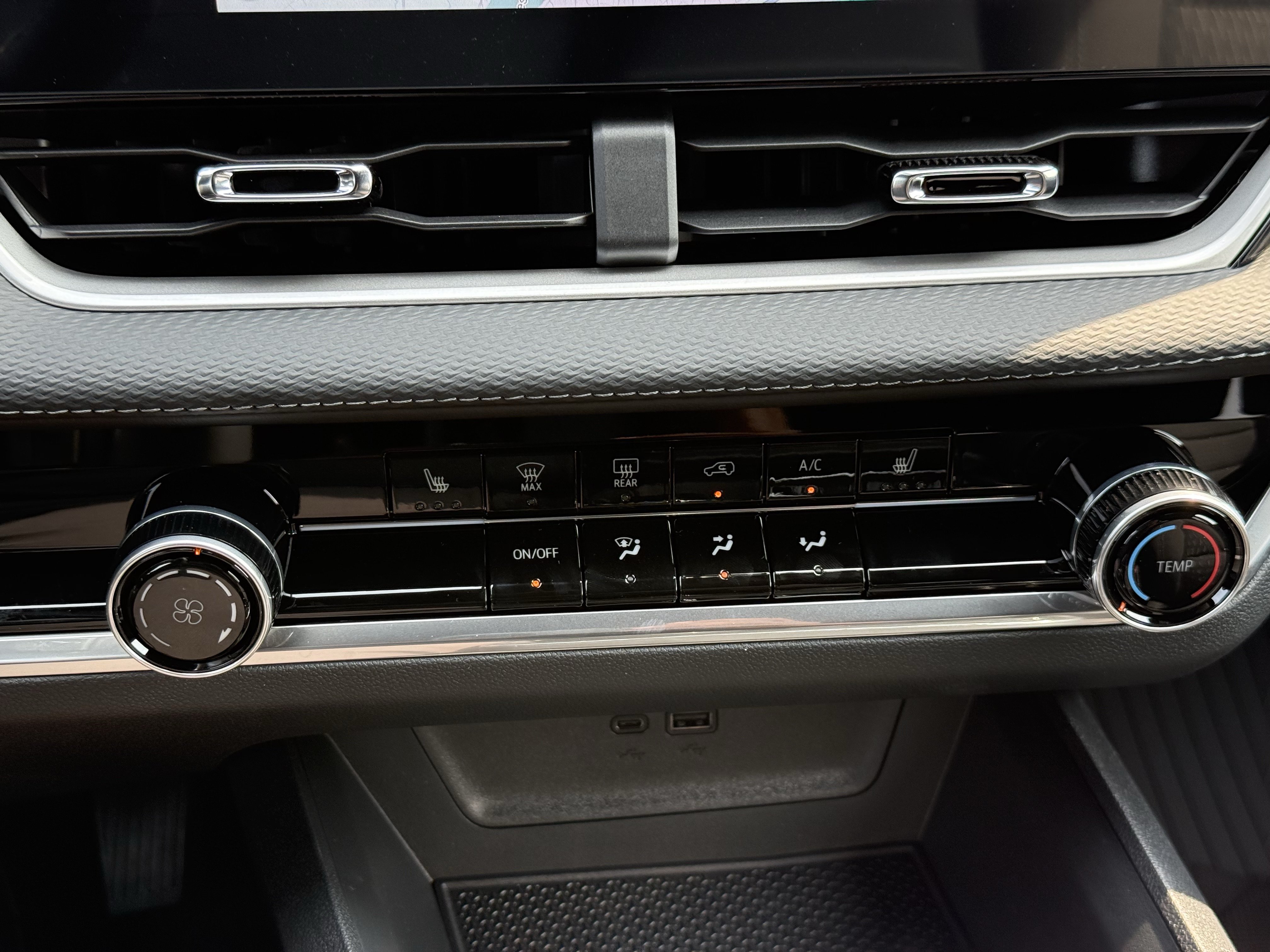 New 2027 Chevrolet Equinox LT w/ Safety and Technology Package FWD image 26