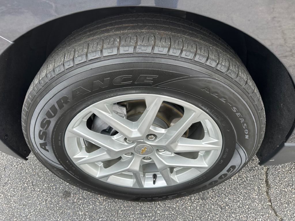 Used 2023 Chevrolet Equinox LT w/ Driver Convenience Package image 9