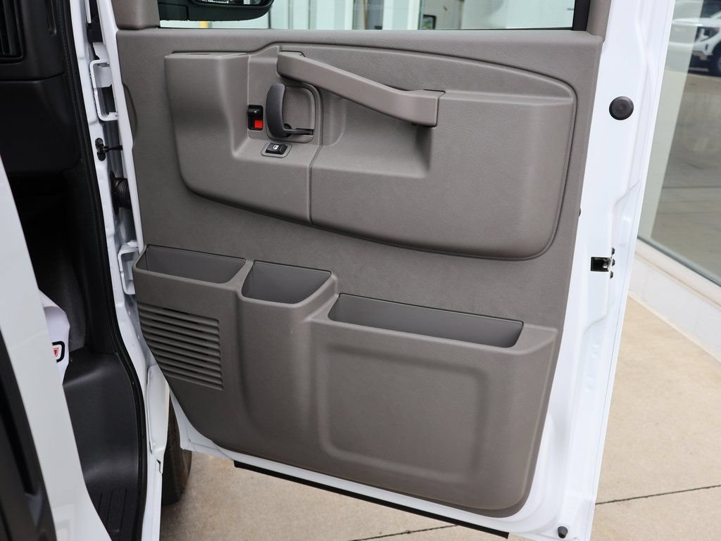 New 2025 GMC Savana 3500 Extended w/ Driver Convenience Package RWD image 29