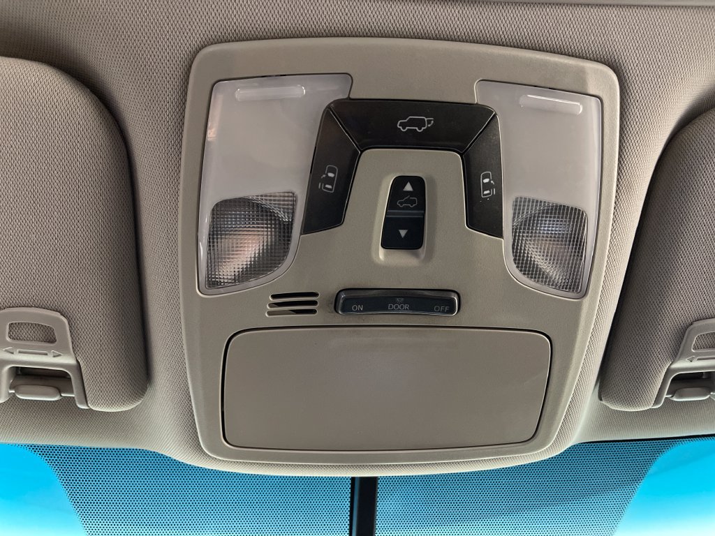 Used 2016 Toyota Sienna SE Premium FWD image 29