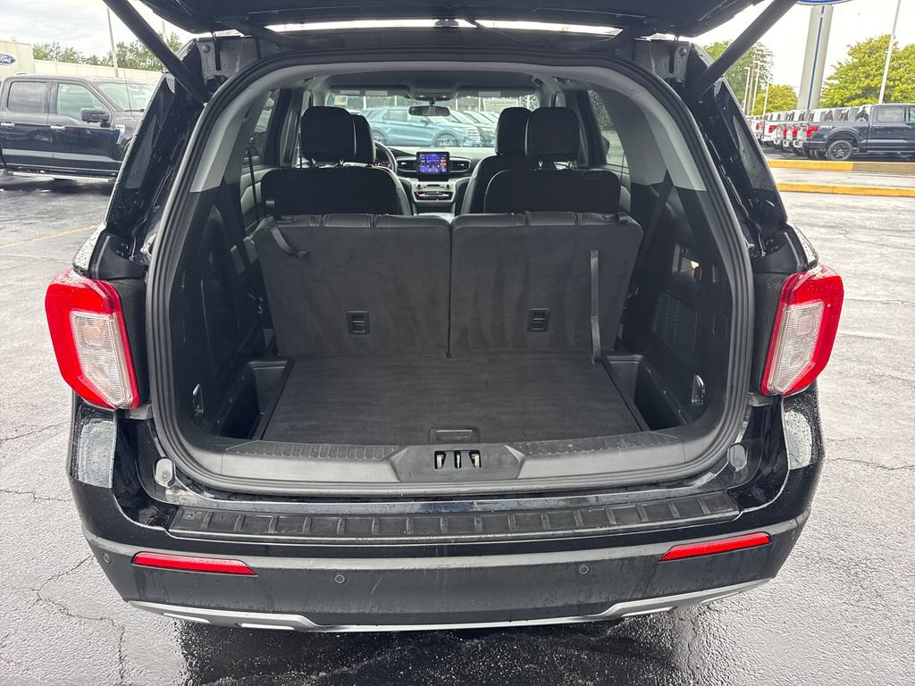 Used 2024 Ford Explorer XLT w/ Equipment Group 202A AWD/4WD image 13