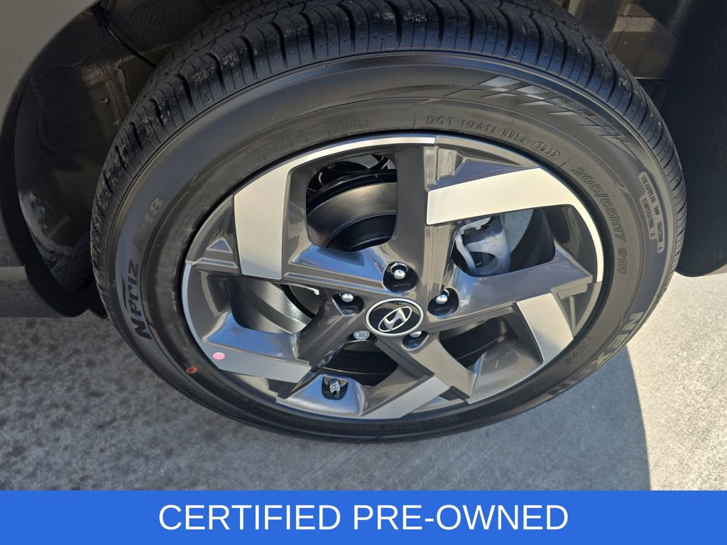 Used 2025 Hyundai Venue SEL FWD image 32