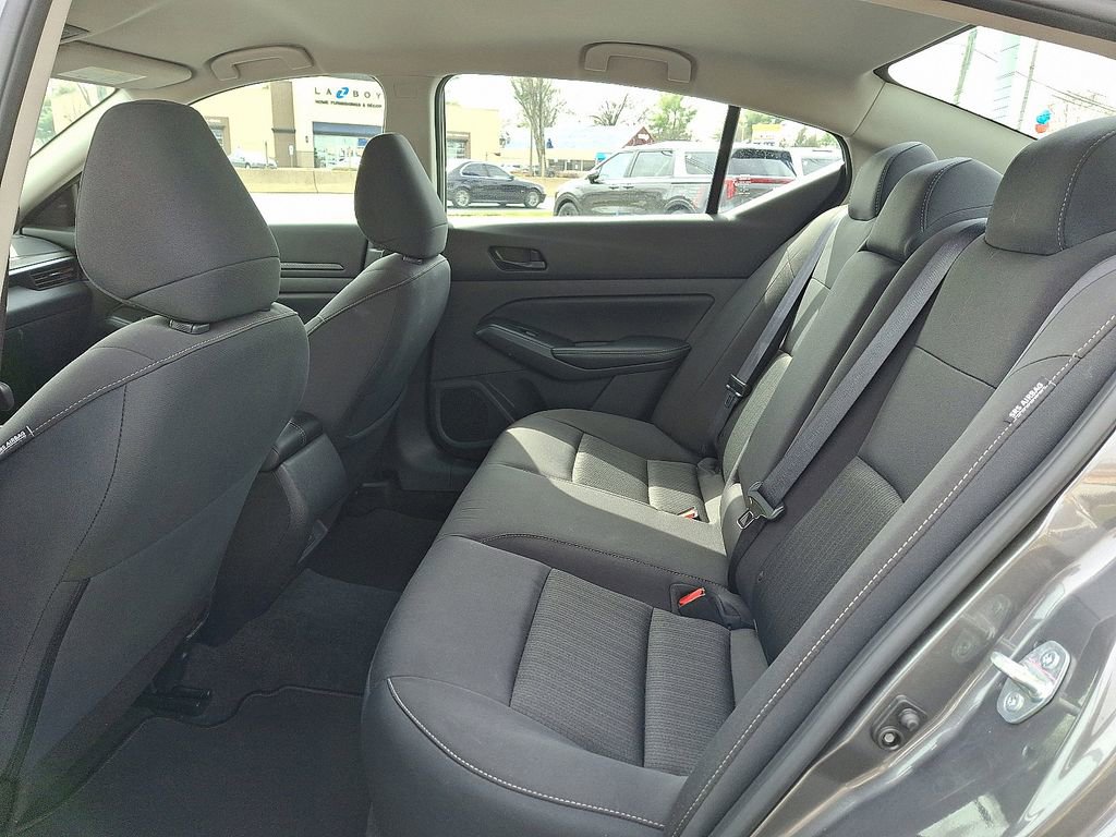 Used 2025 Nissan Altima 2.5 SV image 11