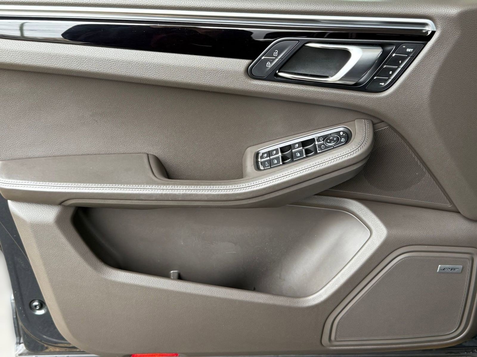 Used 2020 Porsche Macan AWD image 23