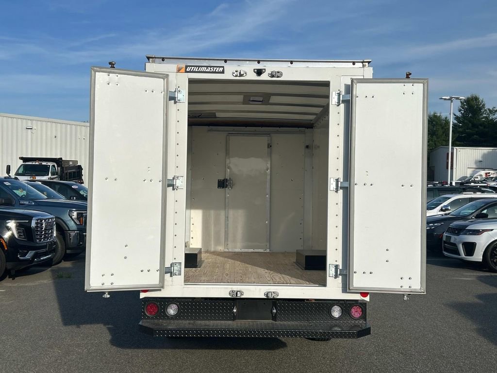 New 2025 GMC Savana 3500 w/ Power Convenience Package image 4