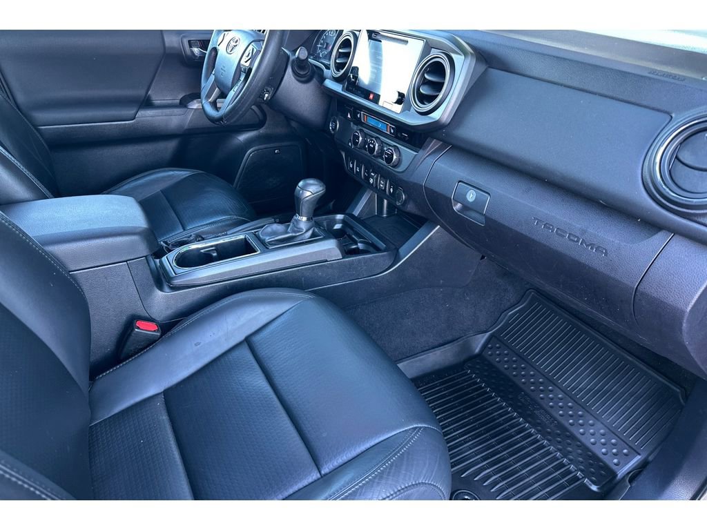 Used 2018 Toyota Tacoma TRD Sport w/ TRD Premium Sport Package image 16
