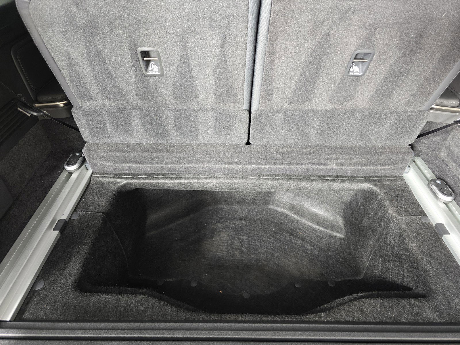 Used 2024 Rivian R1S Adventure image 26