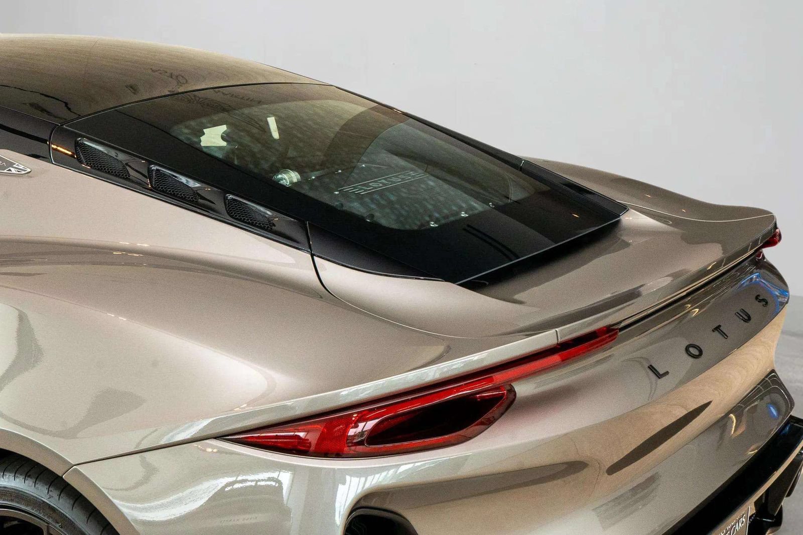 Used 2025 Lotus Emira RWD image 38
