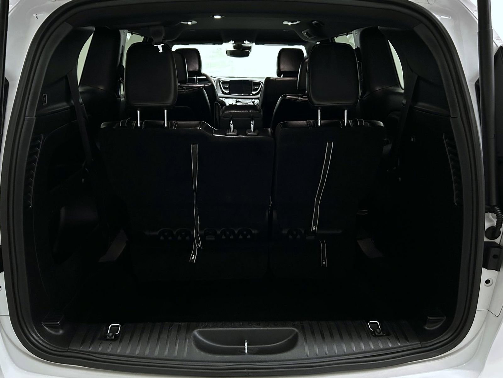 Used 2025 Chrysler Pacifica Select image 20