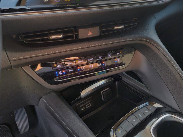 Used 2023 Buick Envision Avenir image 23