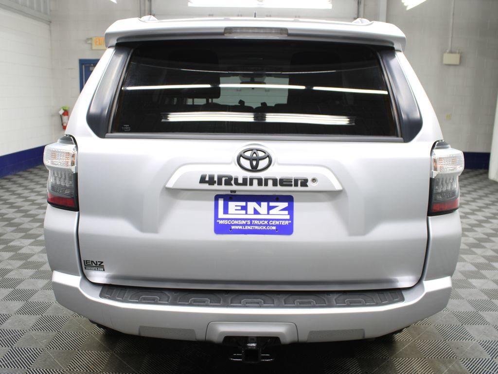 Used 2017 Toyota 4Runner SR5 AWD/4WD image 31