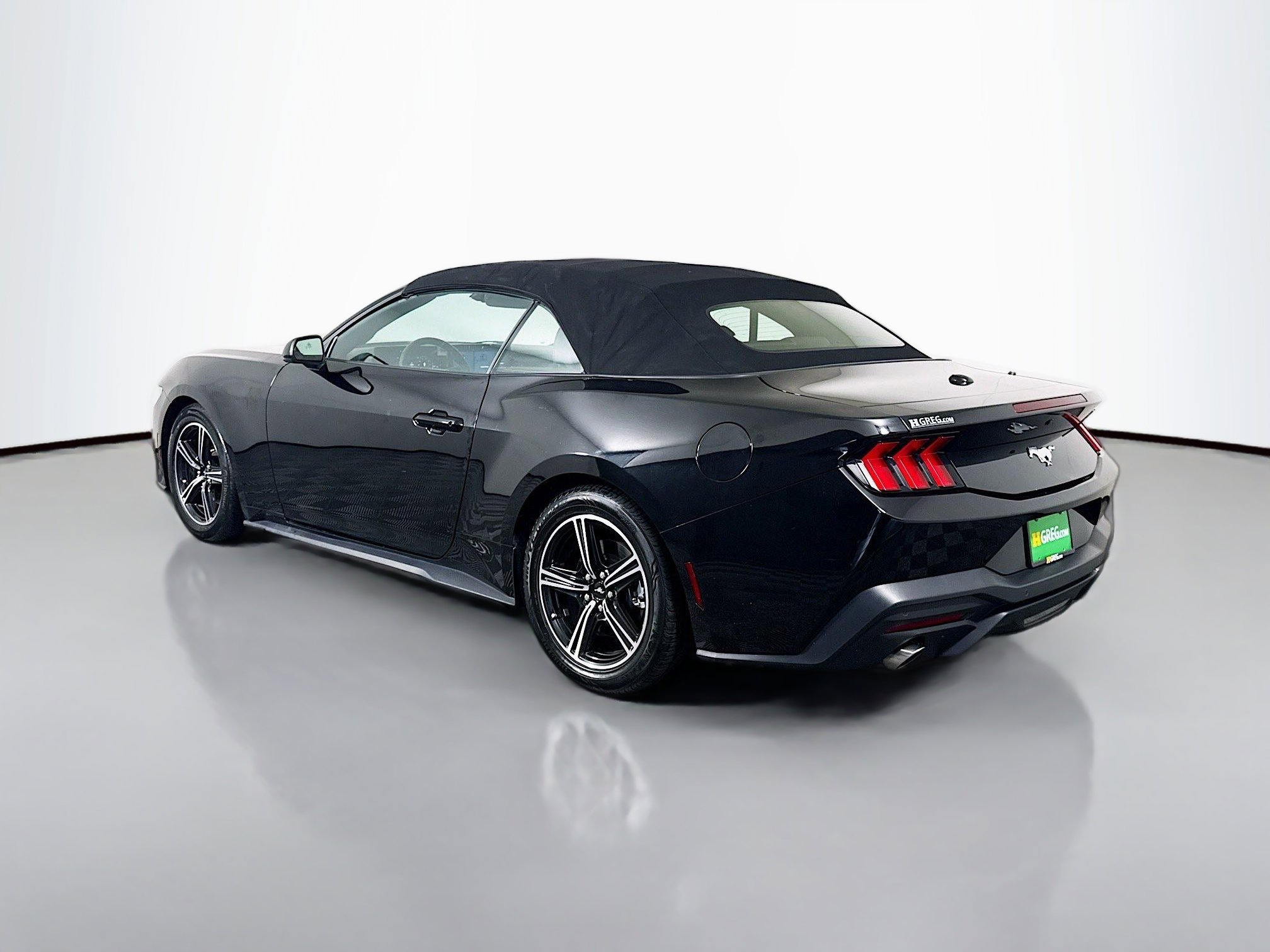 Used 2024 Ford Mustang Convertible image 7