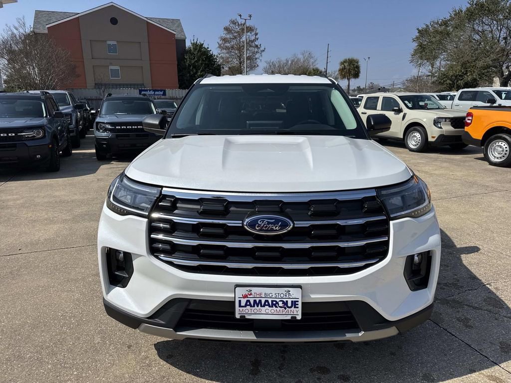 New 2026 Ford Explorer Active w/ Active Comfort Package image 2