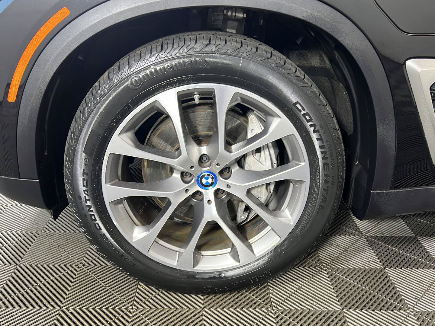 Used 2024 BMW X5 xDrive50e w/ Premium Package AWD/4WD image 12