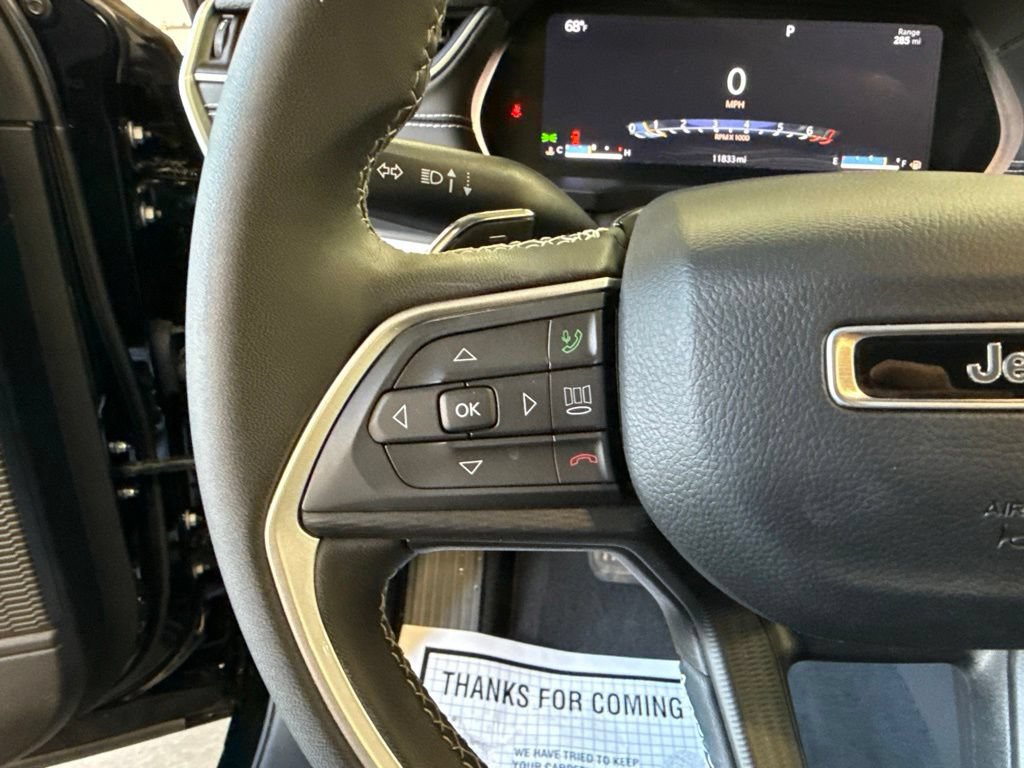 Used 2023 Jeep Grand Cherokee Laredo AWD/4WD image 26