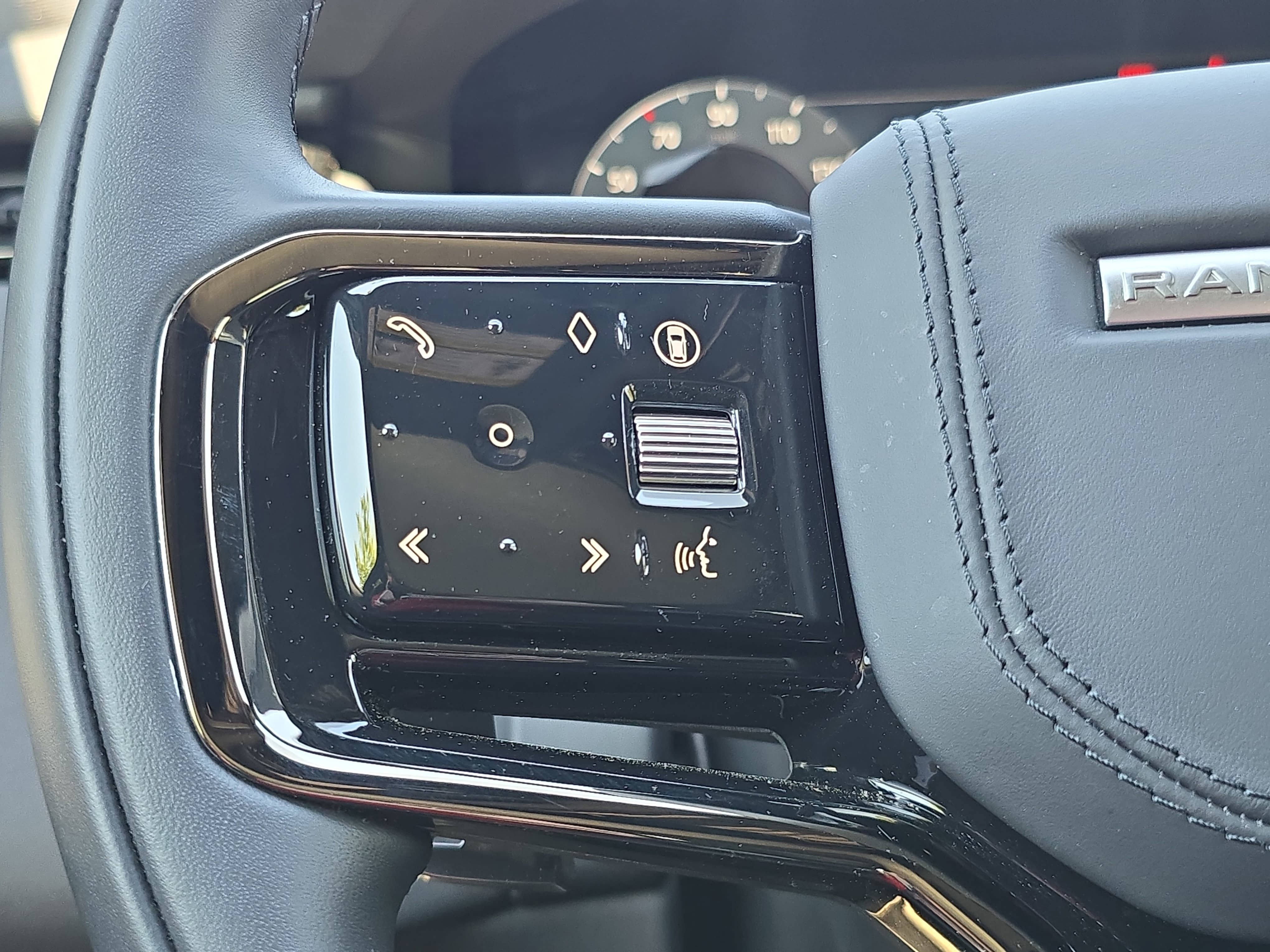 Certified 2025 Land Rover Range Rover Velar S AWD/4WD image 17