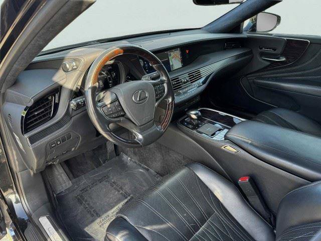 Used 2018 Lexus LS 500h w/ Luxury Package RWD image 17