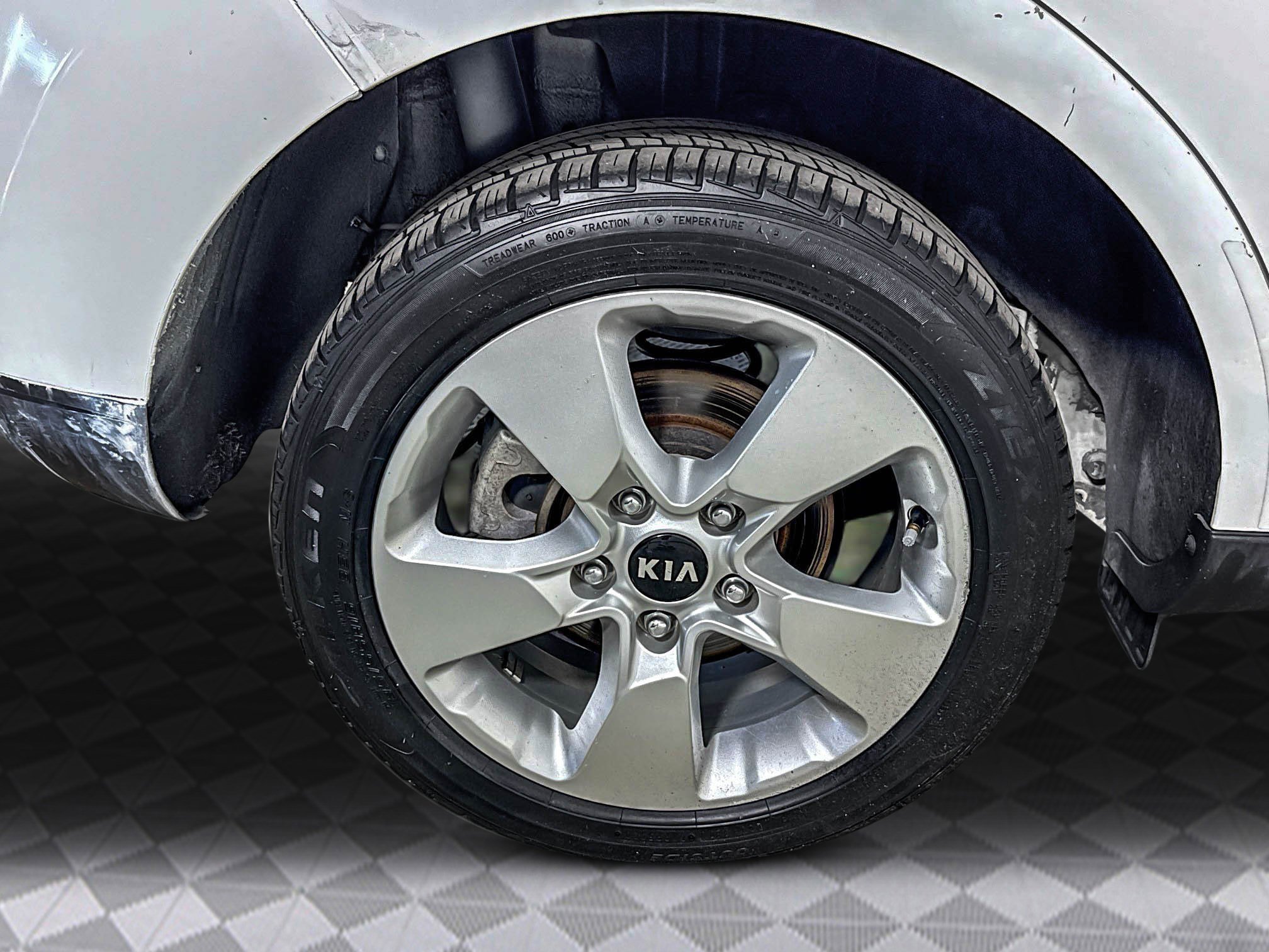 Used 2018 Kia Soul image 28
