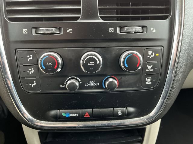 Used 2017 Dodge Grand Caravan SE FWD image 18