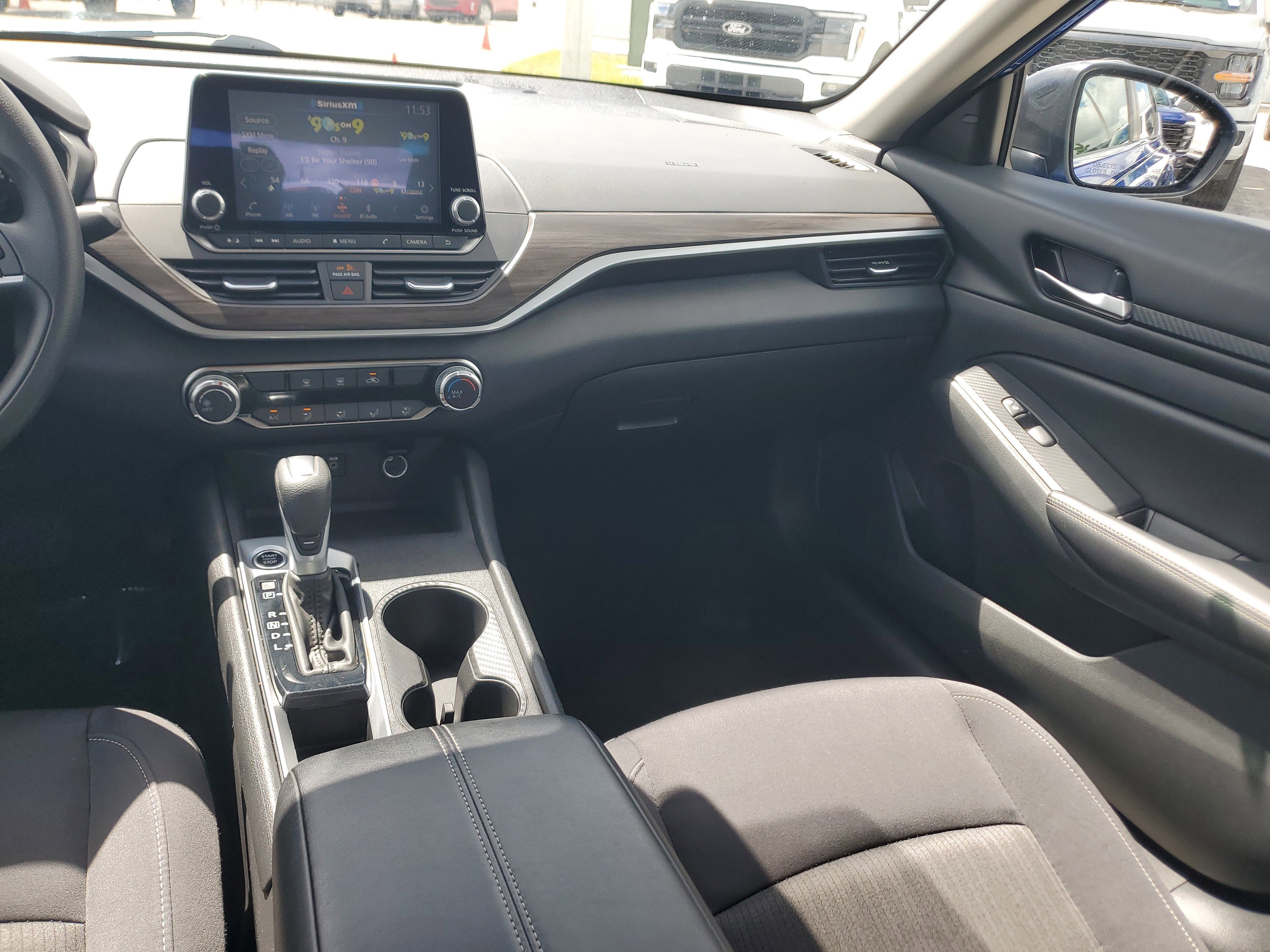 Used 2025 Nissan Altima 2.5 SV image 15