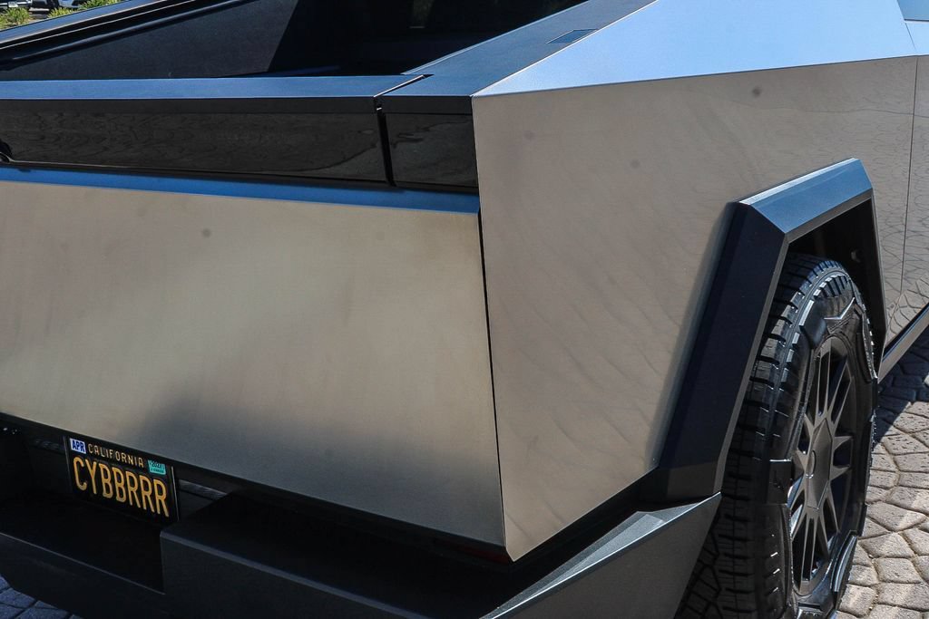 Used 2025 Tesla Cybertruck AWD Crew Cab image 10