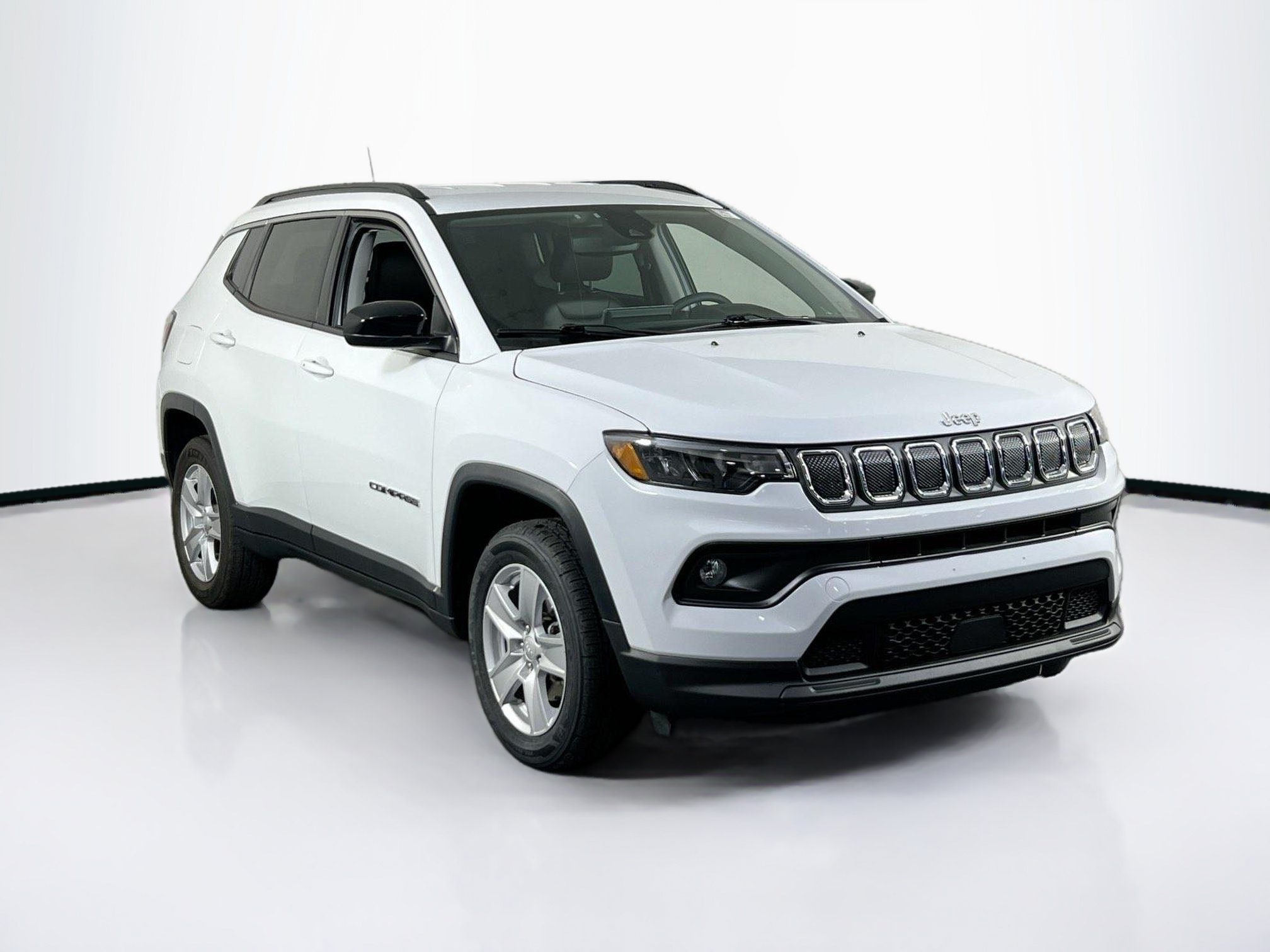 Used 2022 Jeep Compass Latitude AWD/4WD image 3