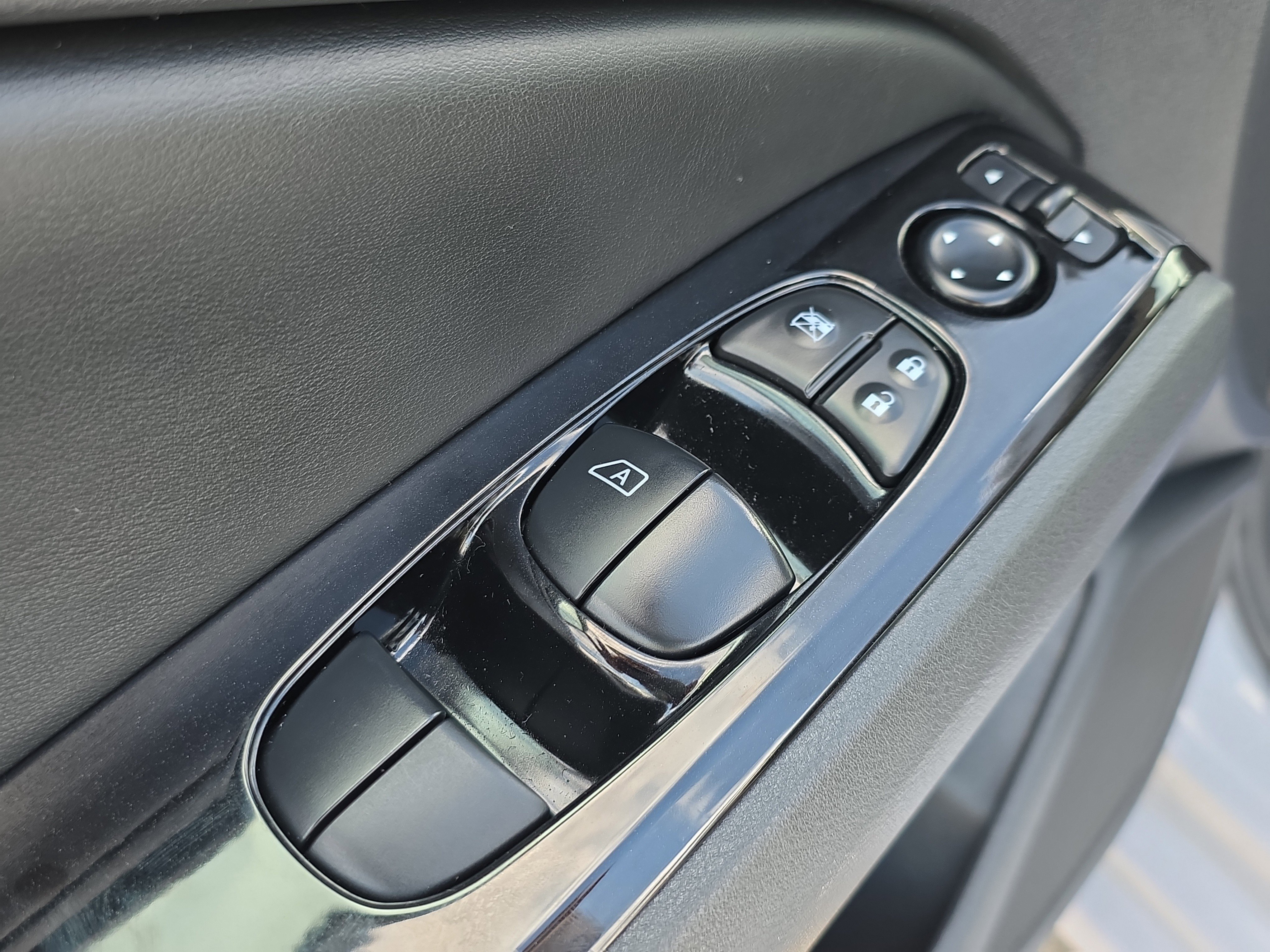 Used 2025 Nissan Altima 2.5 SR AWD/4WD image 24