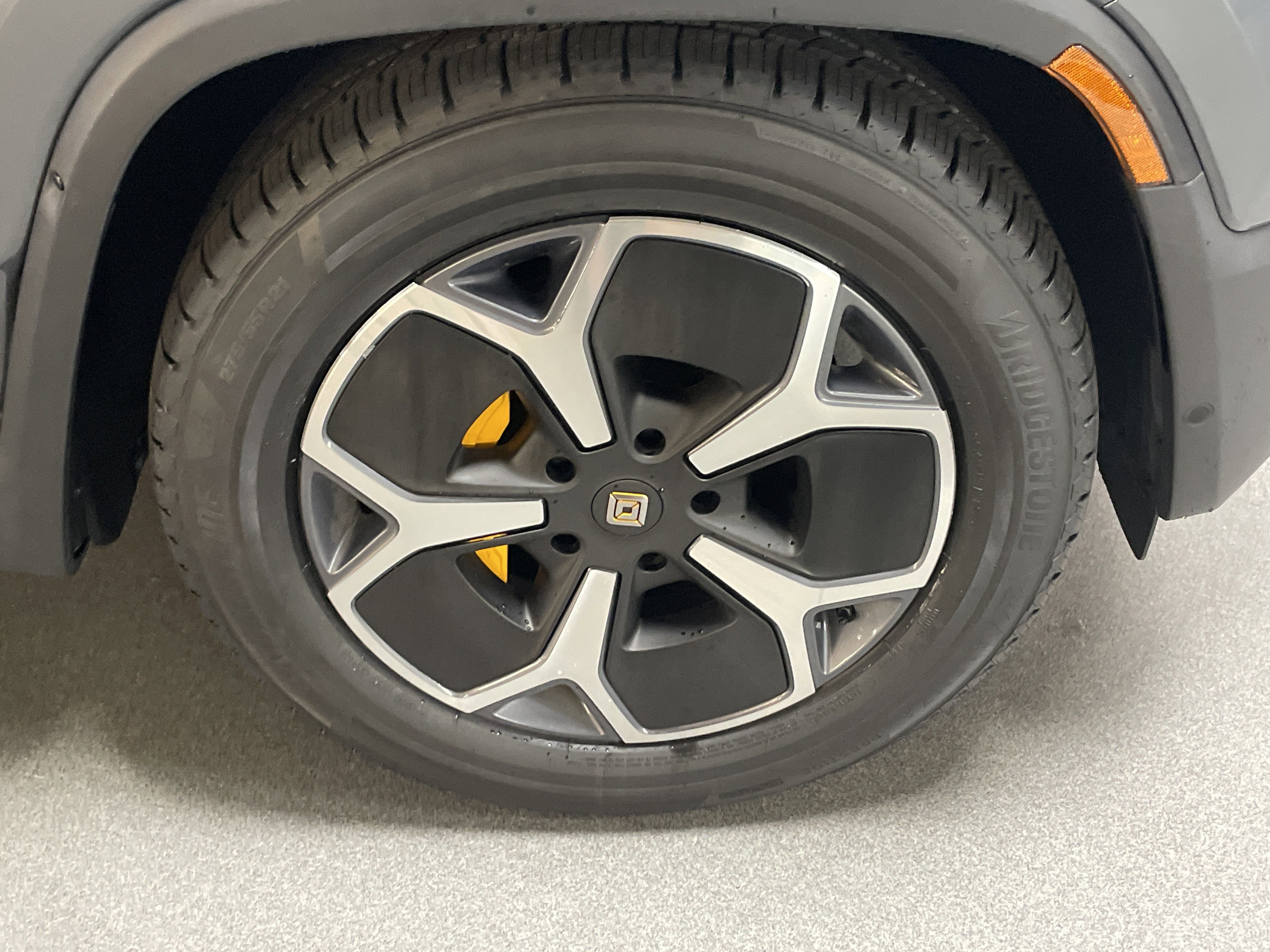 Used 2024 Rivian R1S Adventure image 13