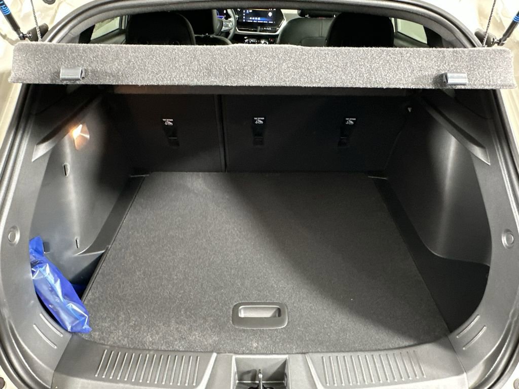 New 2026 Chevrolet Trax RS w/ Sunroof Package FWD image 24
