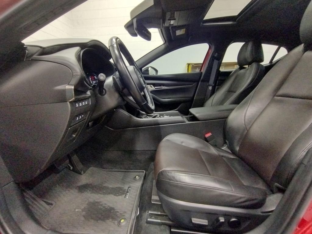 Used 2021 MAZDA MAZDA3 Hatchback w/Premium Plus Pkg image 22