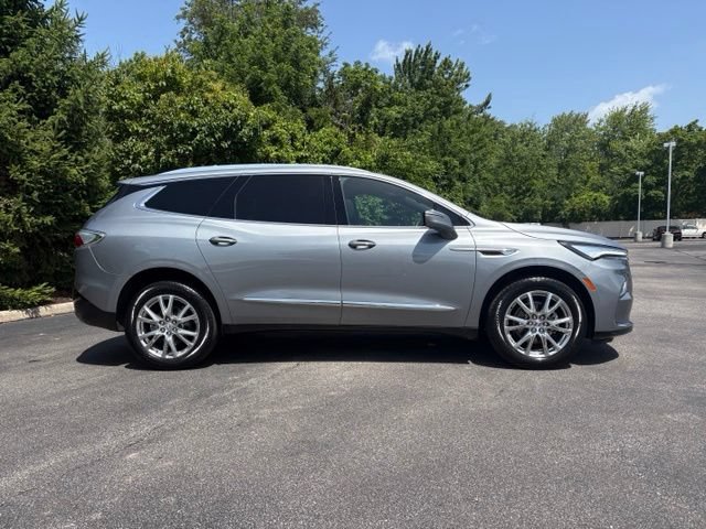 Used 2024 Buick Enclave Essence w/ Experience Buick Package AWD/4WD image 9