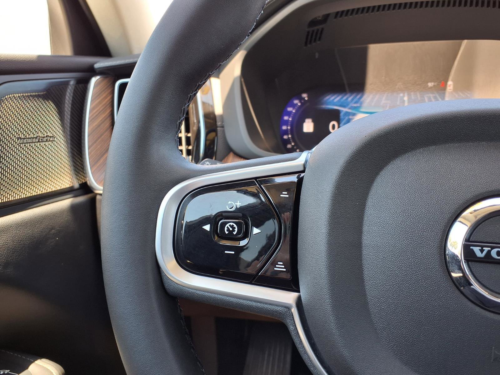 Certified 2023 Volvo XC60 B5 Ultimate w/ Climate Package FWD image 29