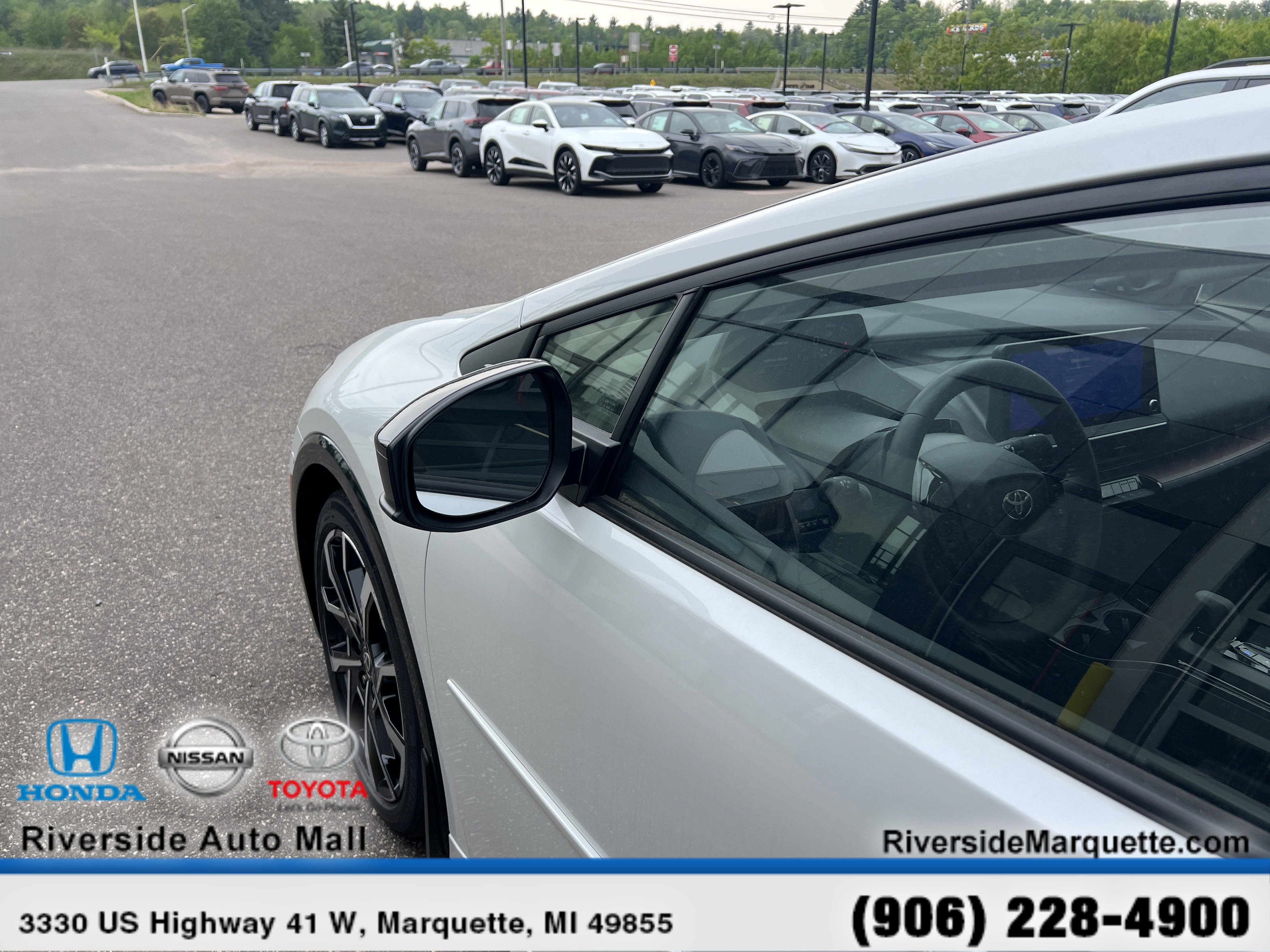 Used 2024 Toyota Prius Prime Premium w/ Advanced Technology Package FWD image 5