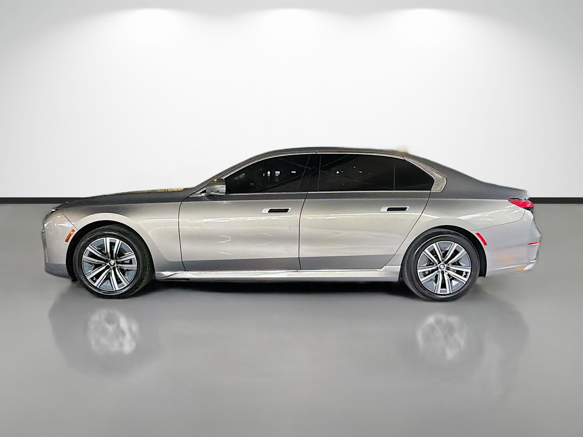 Used 2024 BMW i7 eDrive50 RWD image 6