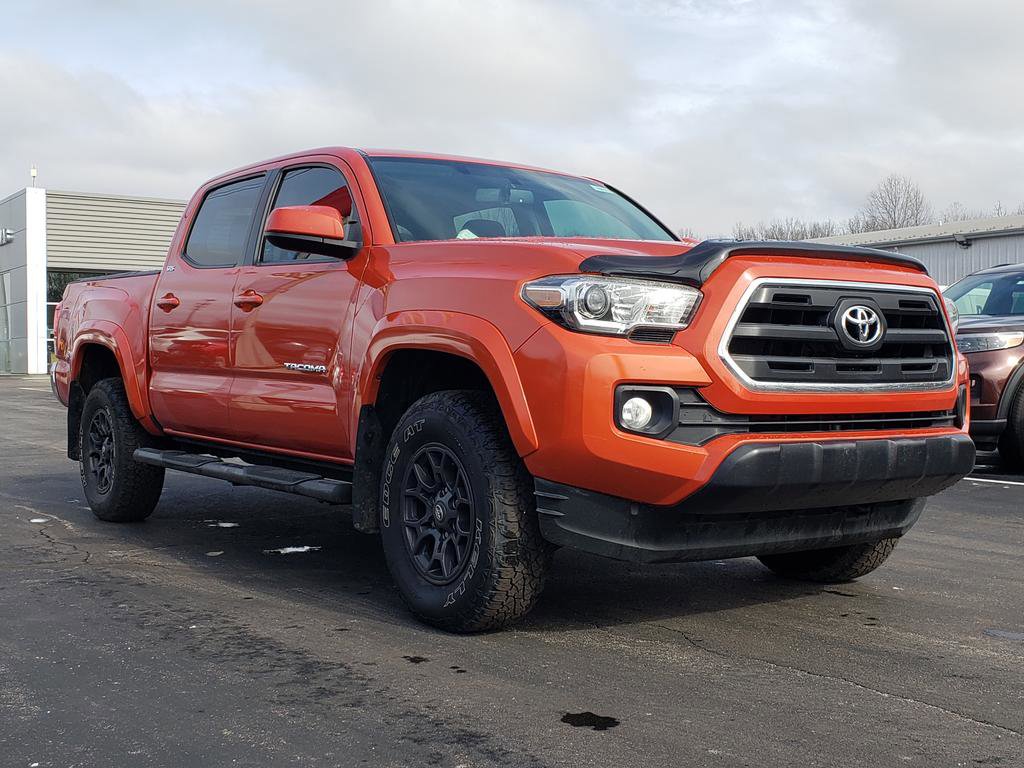 Used 2017 Toyota Tacoma SR5 w/ Tow Package image 3