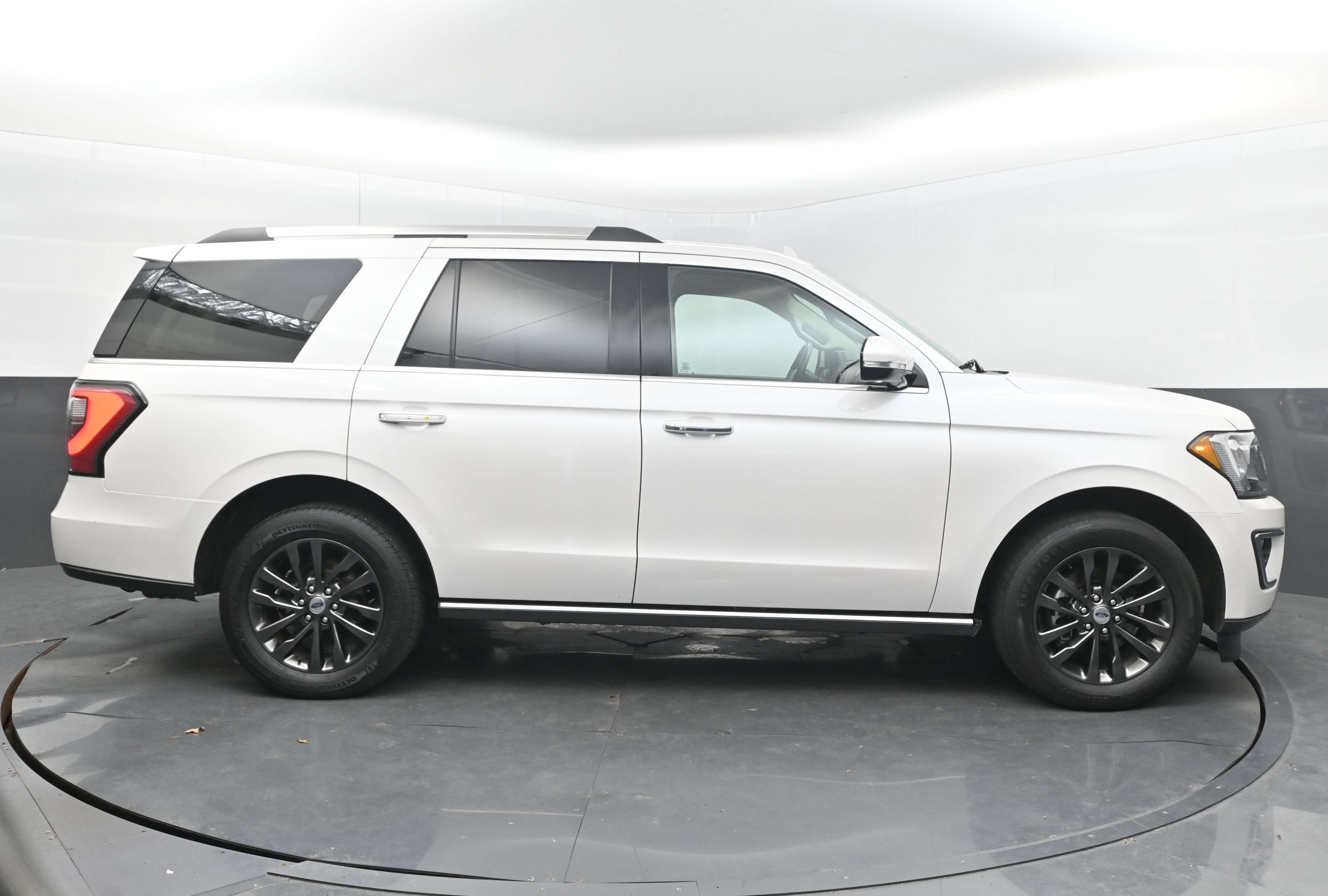 Used 2019 Ford Expedition Limited w/ Equipment Group 301A RWD image 10
