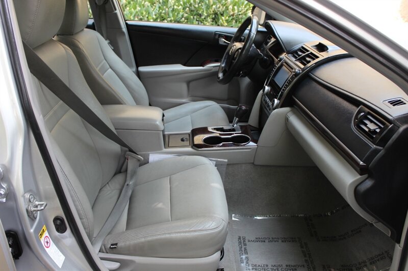 Used 2014 Toyota Camry XLE FWD image 17