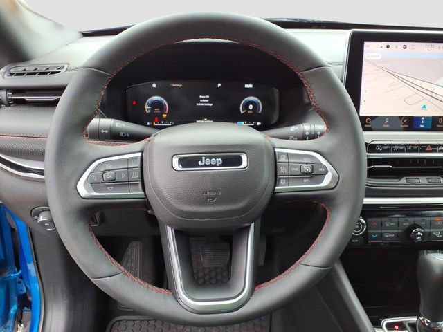 Used 2025 Jeep Compass Trailhawk w/ Trailhawk Elite Group image 18