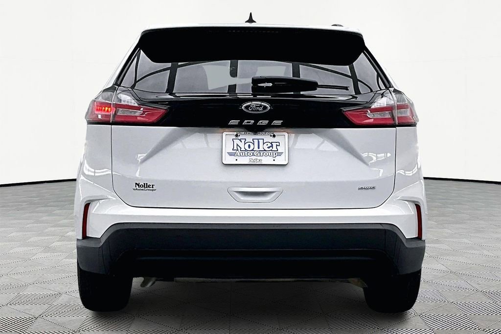 Certified 2024 Ford Edge SE image 4
