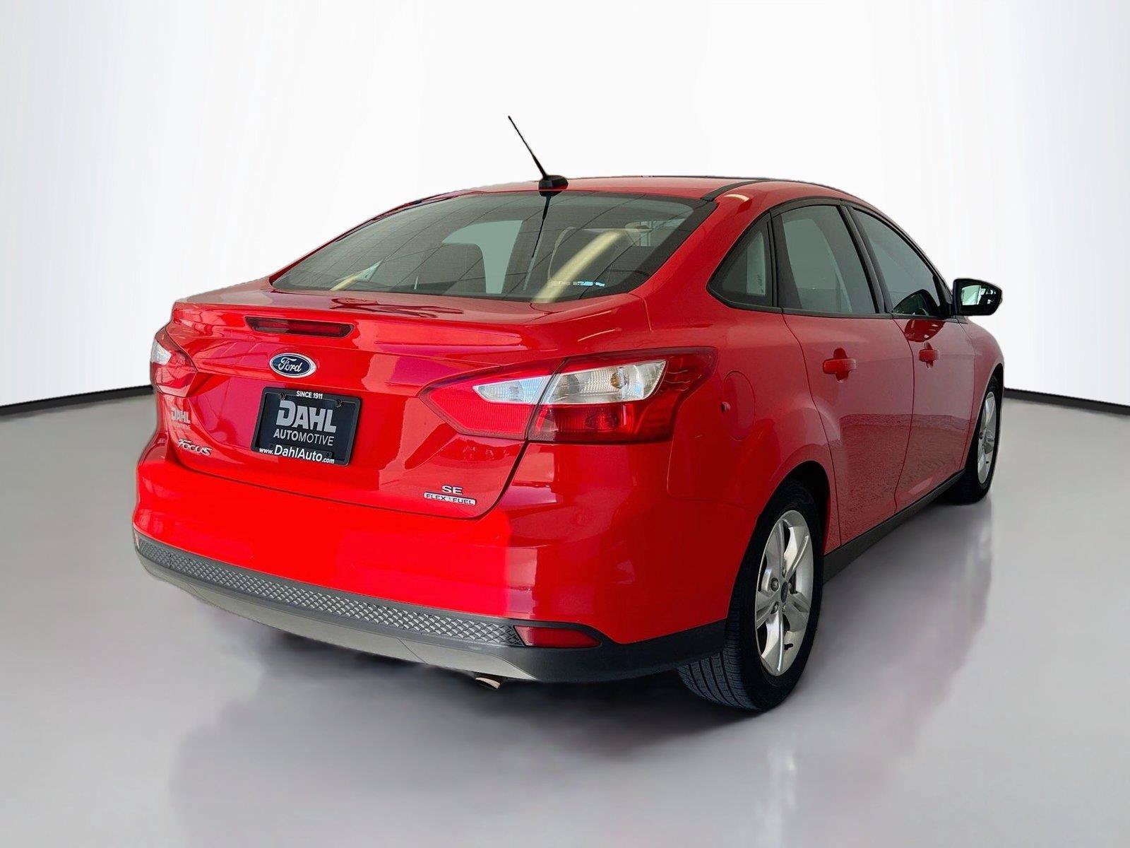 Used 2014 Ford Focus SE w/ SE Winter Package FWD image 12