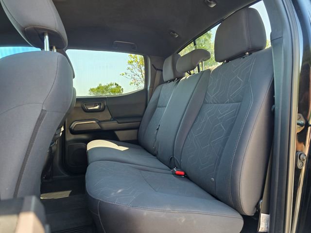 Used 2018 Toyota Tacoma TRD Sport AWD/4WD image 17