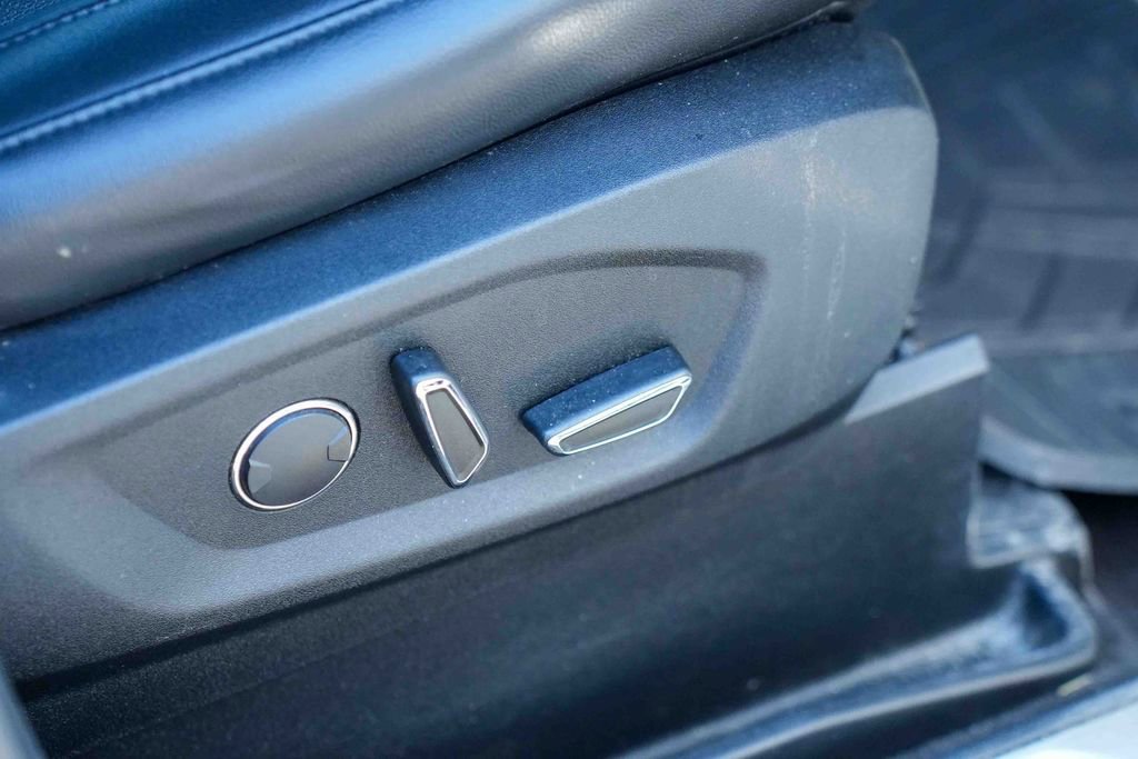 Used 2018 Ford Edge Titanium w/ Equipment Group 301A AWD/4WD image 14