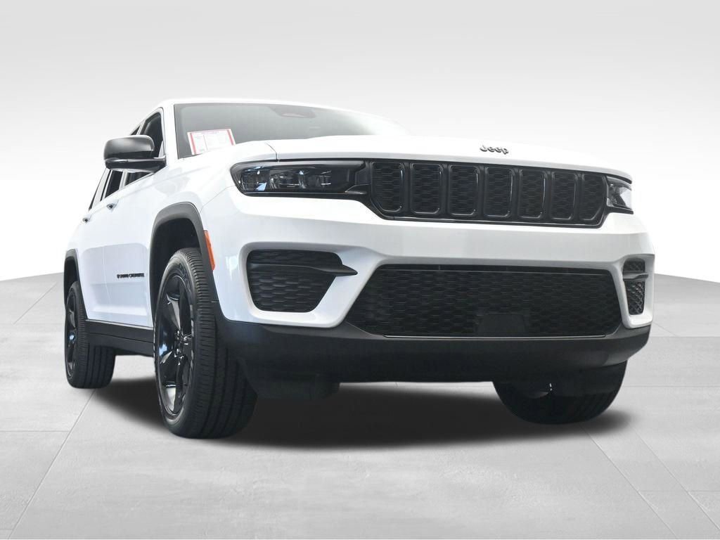 Used 2025 Jeep Grand Cherokee Altitude image 63