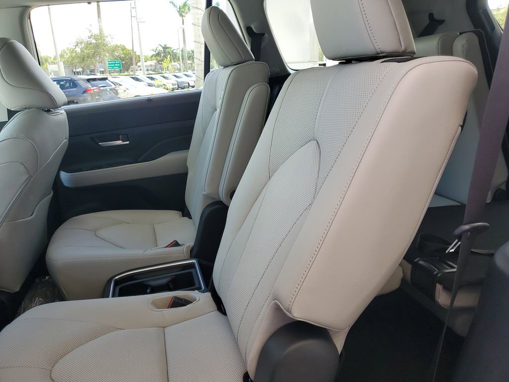 New 2026 Toyota Grand Highlander Limited image 17