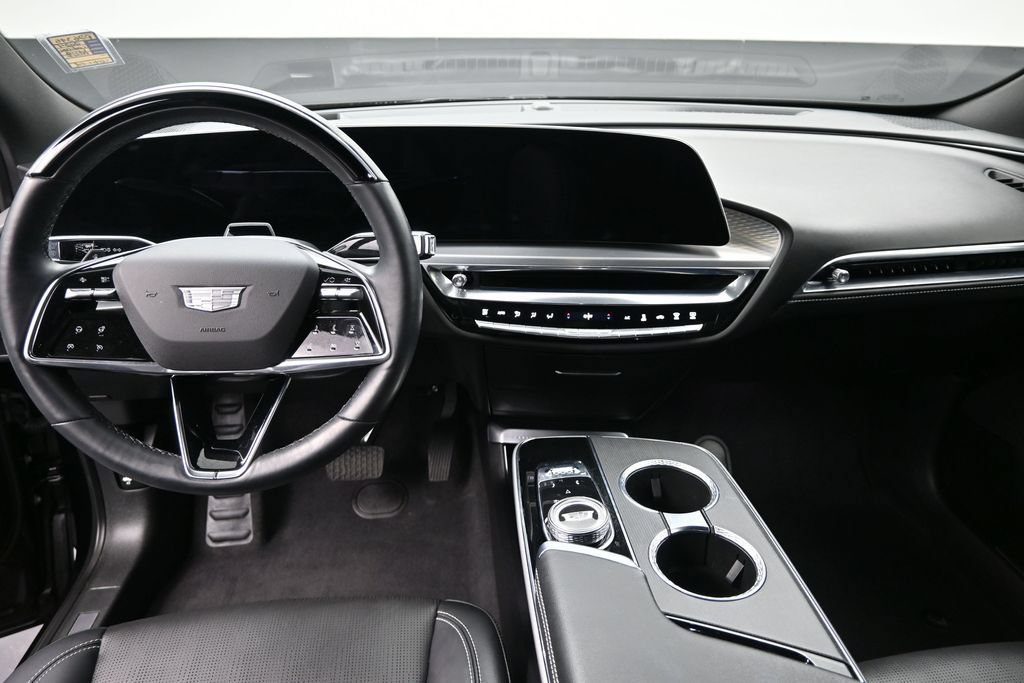 Certified 2025 Cadillac Lyriq Luxury AWD/4WD image 15