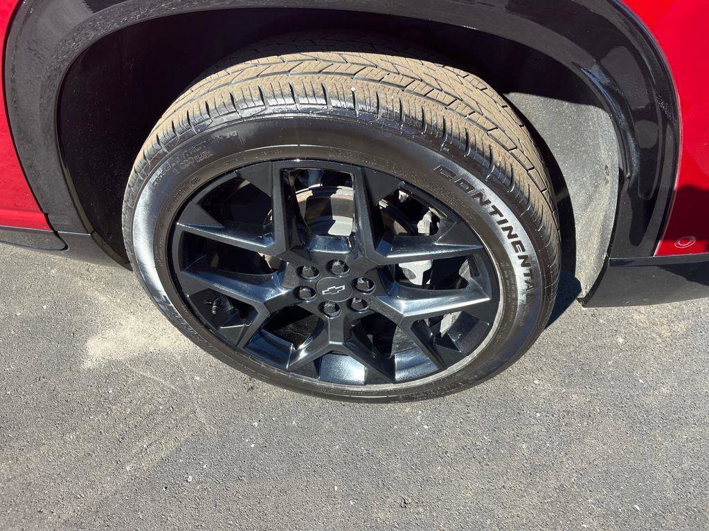 Used 2025 Chevrolet Traverse RS w/ LPO, Floor Liner Package FWD image 37