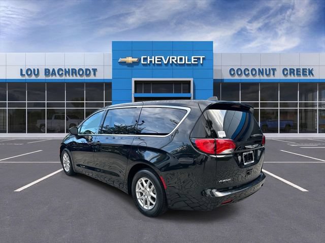 Used 2023 Chrysler Voyager LX FWD image 6